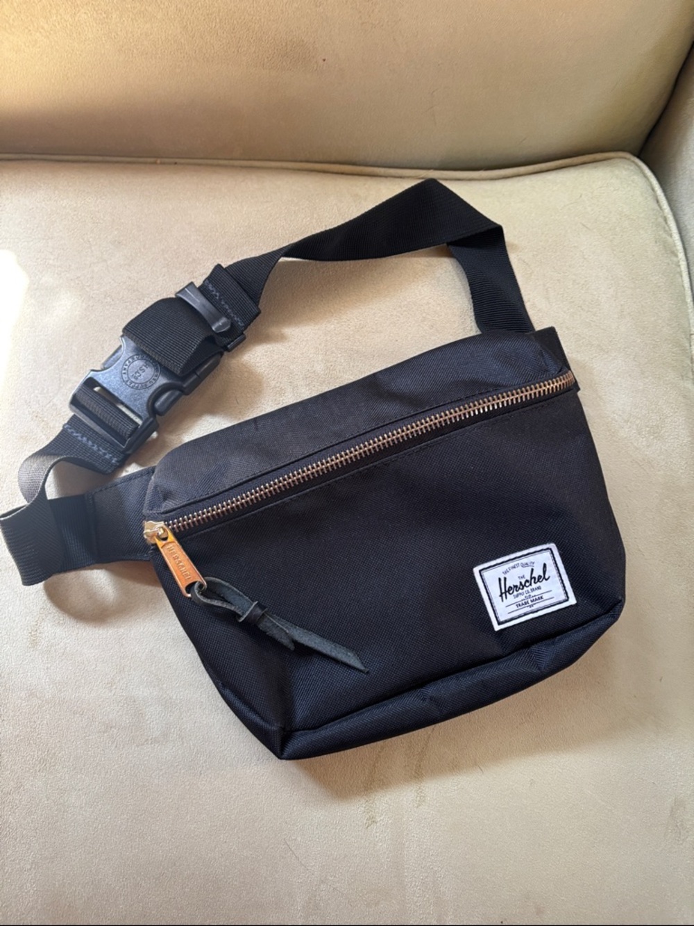 Herschel Supply Company Black Cross Body Bag red candy stripe linning